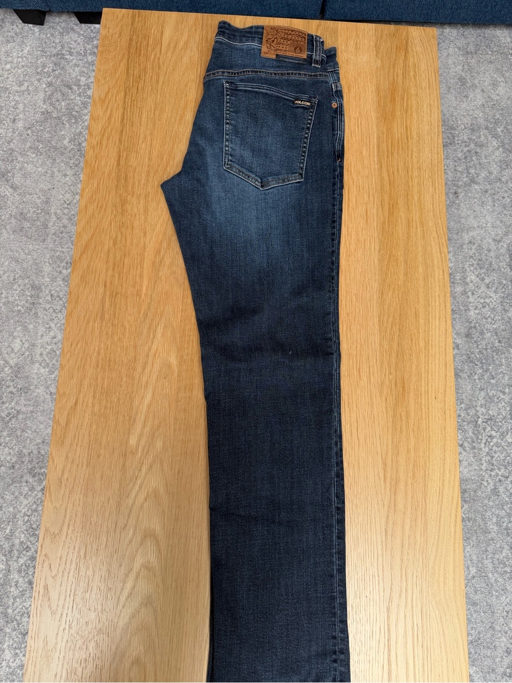 Volcom SOLVER Men’s MODERN Straight Jeans – Dark Blue Wash